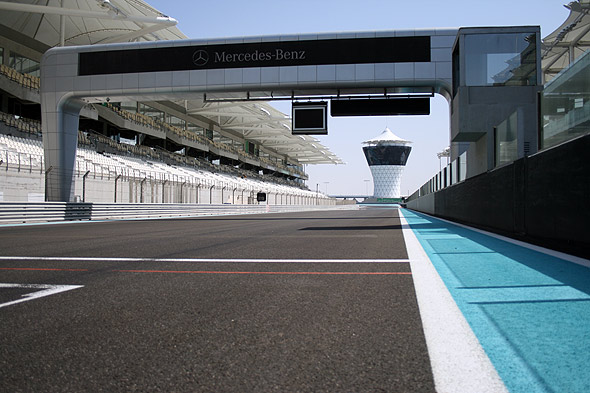 Стартовая прямая Yas Marina Circuit